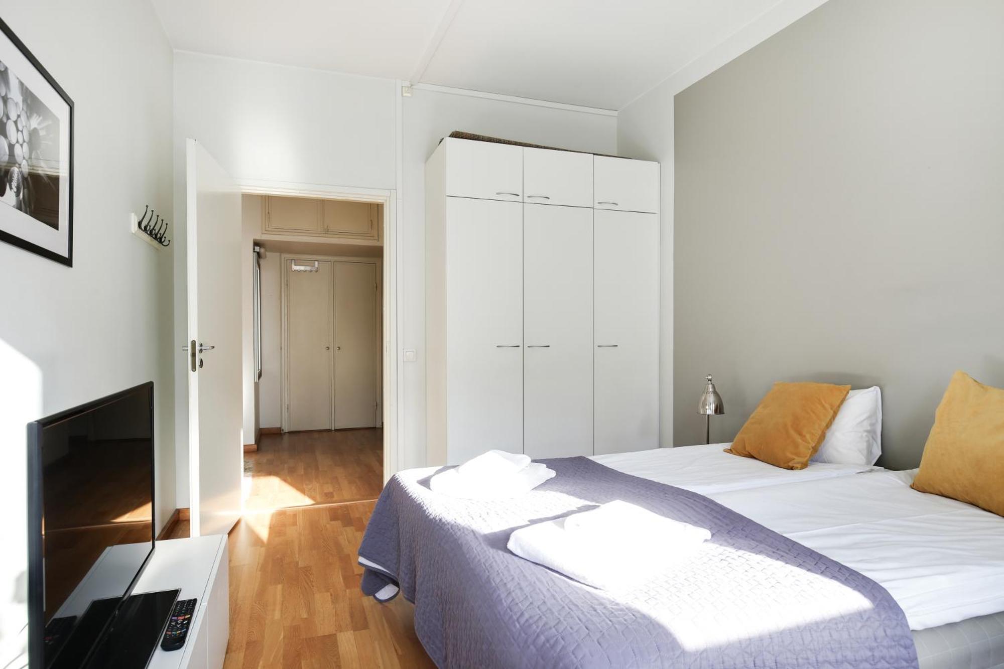 Kotimaailma Apartments Kamppi - 2Br In The City Center With Code Lock Helsinki Kültér fotó
