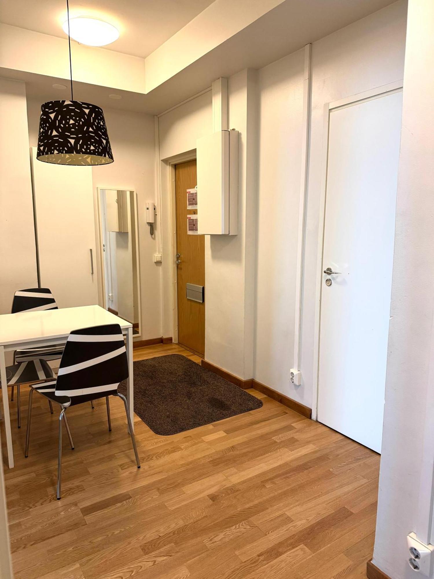 Kotimaailma Apartments Kamppi - 2Br In The City Center With Code Lock Helsinki Kültér fotó